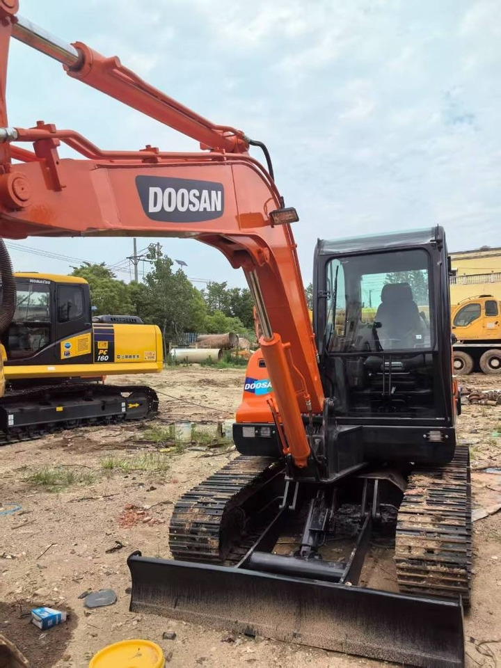 Doosan DX 60 - حفارات زحافة: صور 1 Doosan DX 60 - حفارات زحافة: صور 1