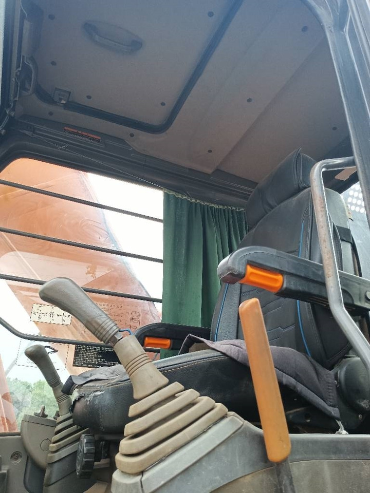 Hitachi ZX 200 E LC - حفارات زحافة: صور 4 Hitachi ZX 200 E LC - حفارات زحافة: صور 4