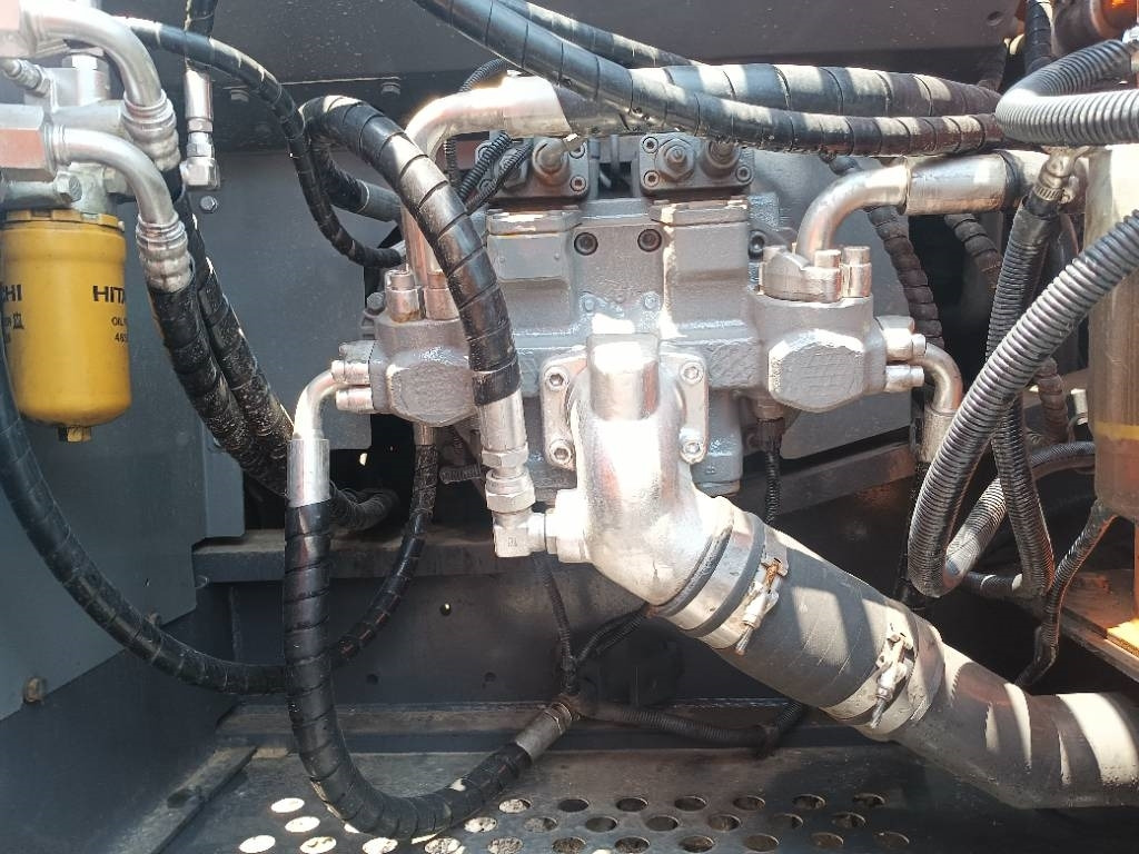 Hitachi ZX 240 - حفارات زحافة: صور 5 Hitachi ZX 240 - حفارات زحافة: صور 5
