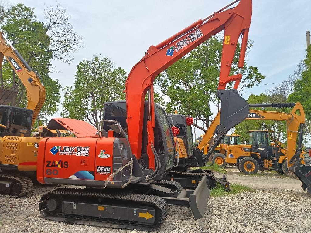 Hitachi ZX 60 - حفارة مصغرة: صور 1 Hitachi ZX 60 - حفارة مصغرة: صور 1