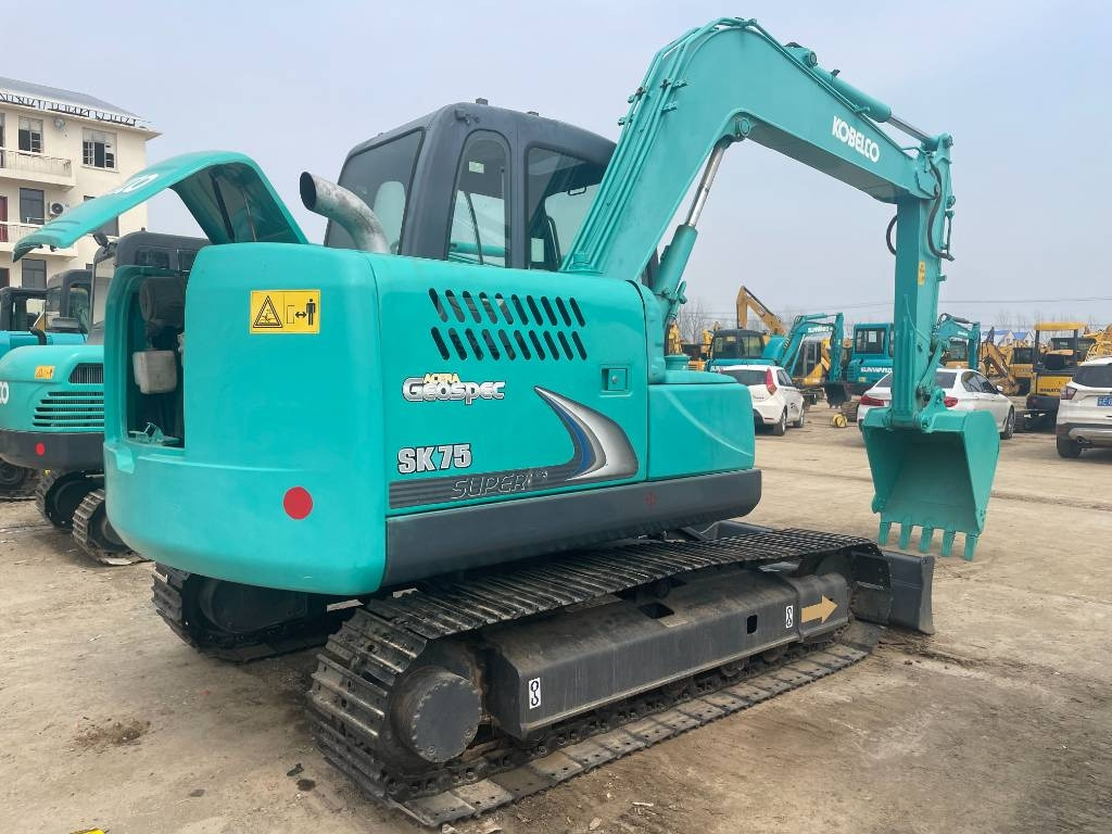 Kobelco SK 75 - حفارة مصغرة: صور 1 Kobelco SK 75 - حفارة مصغرة: صور 1