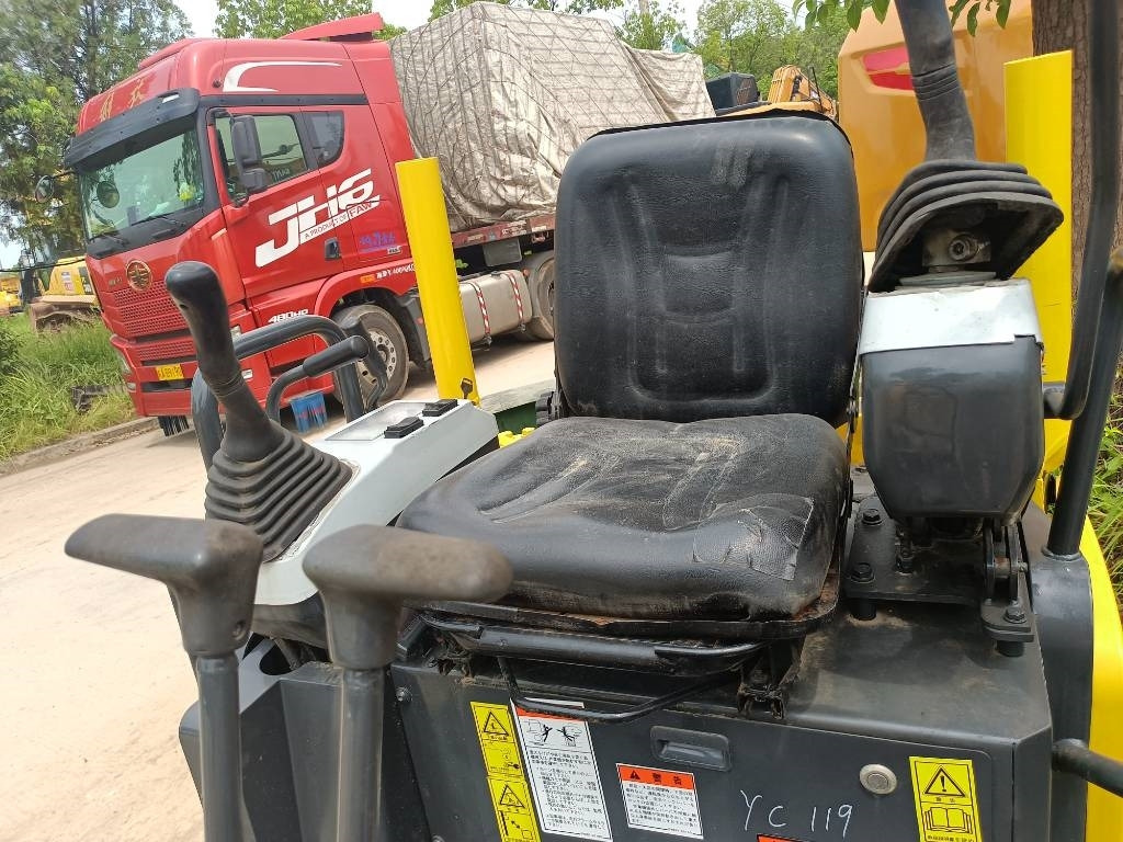 Komatsu PC 18 - حفارات زحافة: صور 4 Komatsu PC 18 - حفارات زحافة: صور 4