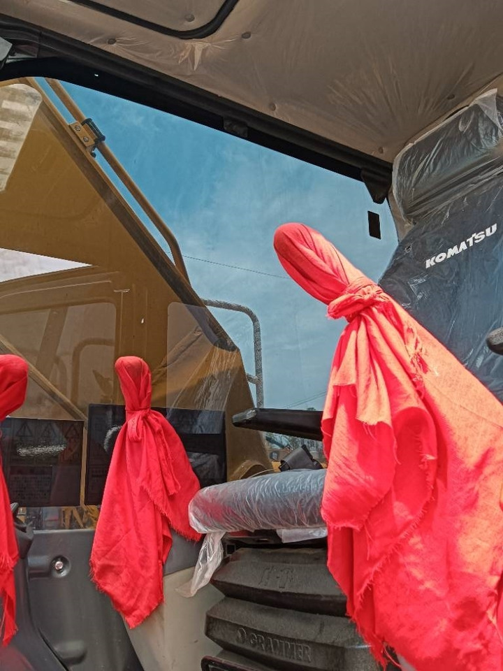 Komatsu PC 210 - حفارات زحافة: صور 4 Komatsu PC 210 - حفارات زحافة: صور 4