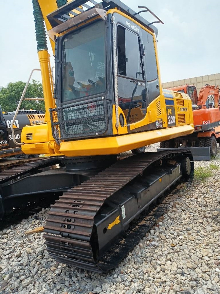 Komatsu PC 220-8 - حفارات زحافة: صور 4 Komatsu PC 220-8 - حفارات زحافة: صور 4