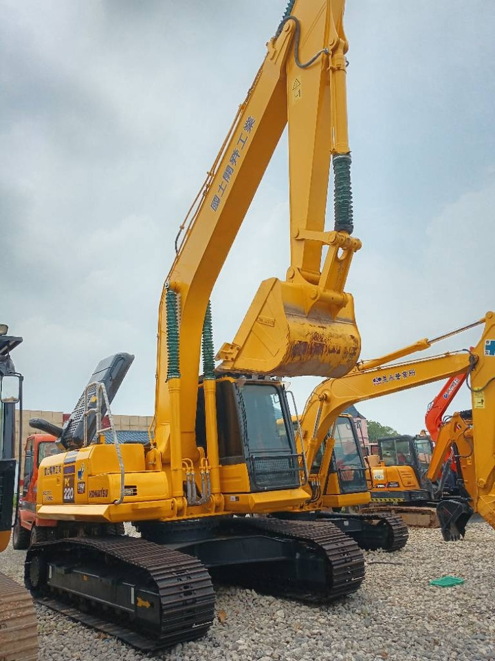 Komatsu PC 220-8 - حفارات زحافة: صور 1 Komatsu PC 220-8 - حفارات زحافة: صور 1