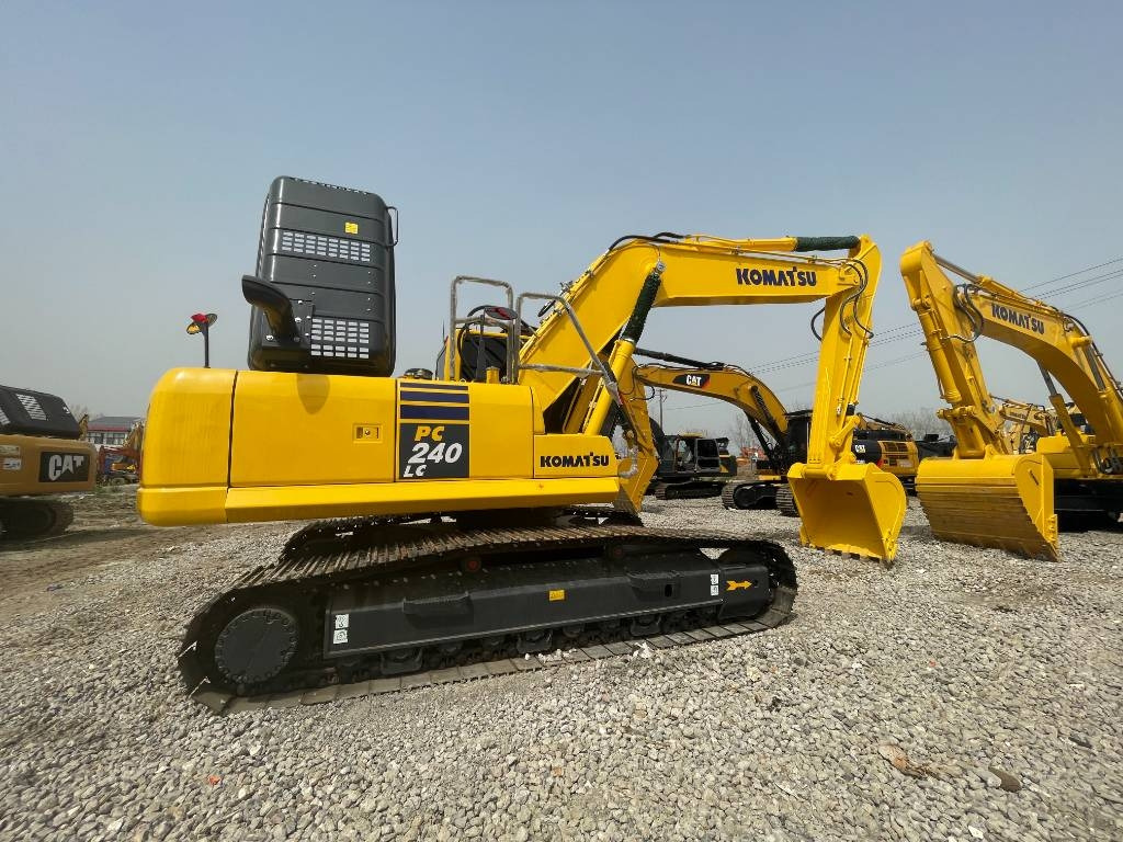 Komatsu PC 240 LC - حفارات زحافة: صور 1 Komatsu PC 240 LC - حفارات زحافة: صور 1