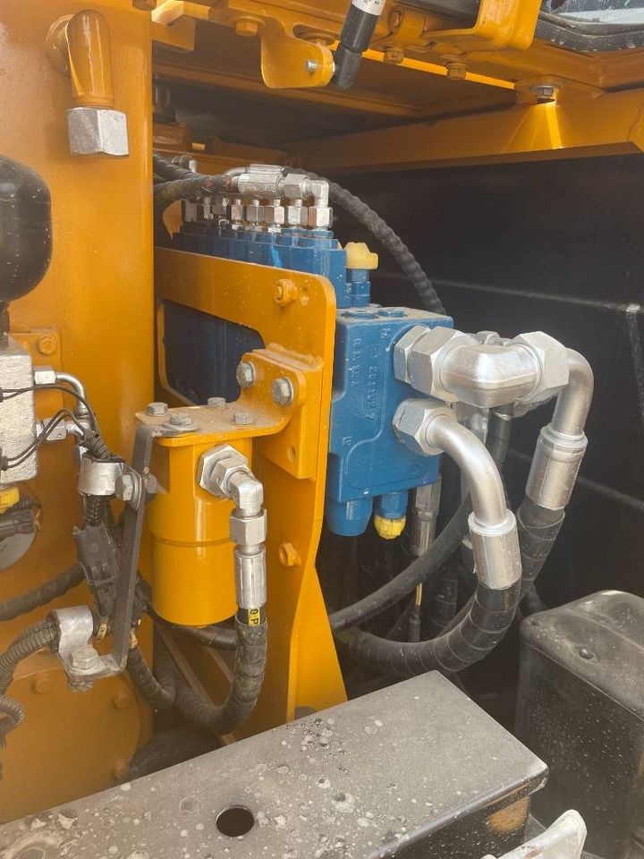 Komatsu PC 240 LC - حفارات زحافة: صور 2 Komatsu PC 240 LC - حفارات زحافة: صور 2