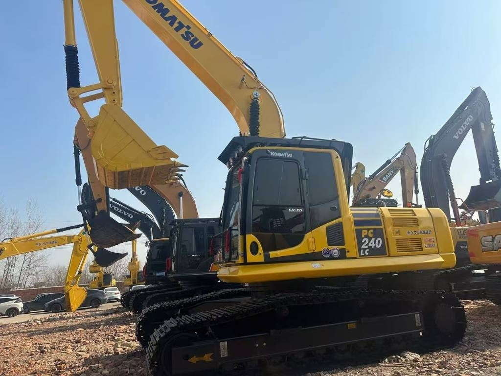 Komatsu PC 240 - حفارات زحافة: صور 2 Komatsu PC 240 - حفارات زحافة: صور 2