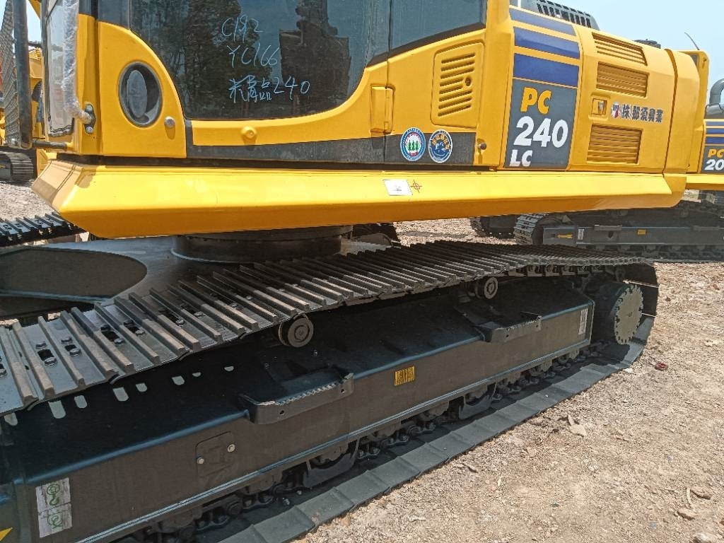 Komatsu PC 240 - حفارات زحافة: صور 2 Komatsu PC 240 - حفارات زحافة: صور 2