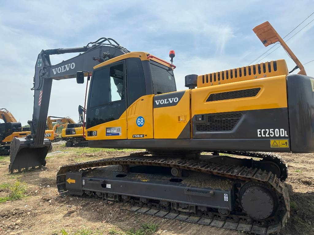 Volvo EC 250 D L  - حفارات زحافة: صور 1 Volvo EC 250 D L  - حفارات زحافة: صور 1