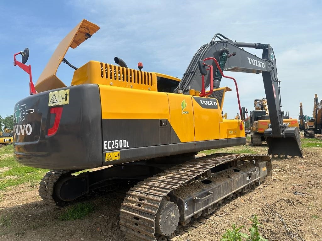 Volvo EC 250 D - حفارات زحافة: صور 1 Volvo EC 250 D - حفارات زحافة: صور 1
