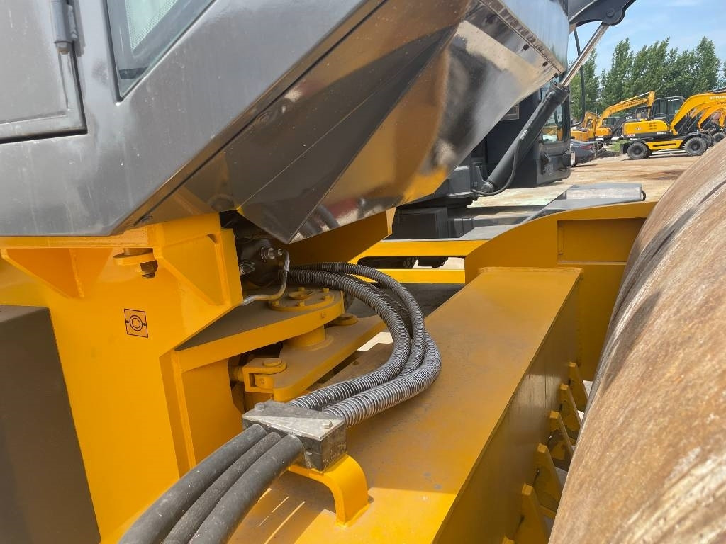 XCMG XS 223 J  - مدماج: صور 3 XCMG XS 223 J  - مدماج: صور 3