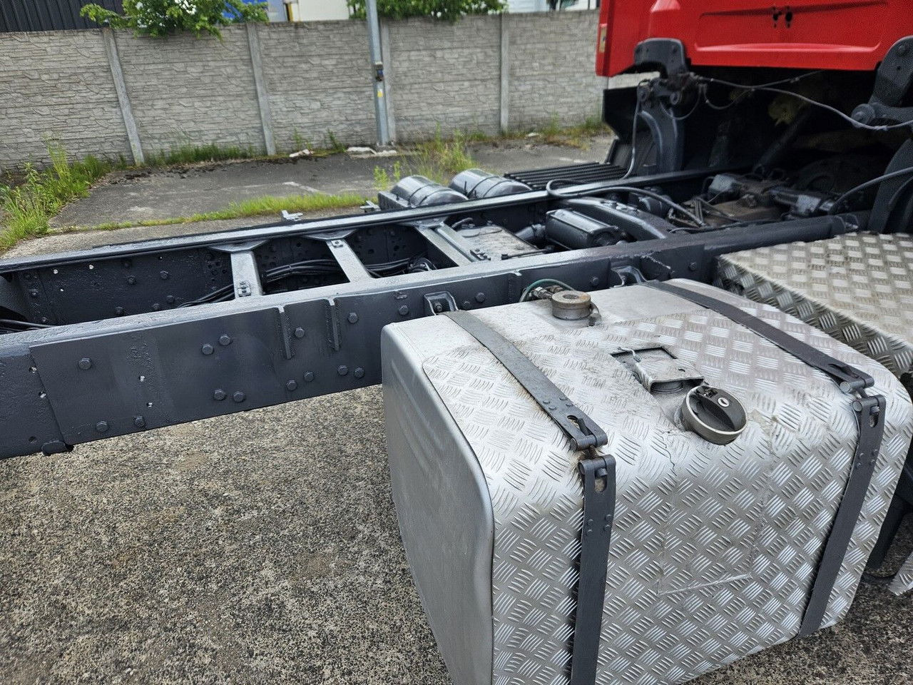 Scania 144 530 6X4 Manual Pump AND Injectros - Full Sprin G - الشاسيه شاحنة: صور 3 Scania 144 530 6X4 Manual Pump AND Injectros - Full Sprin G - الشاسيه شاحنة: صور 3