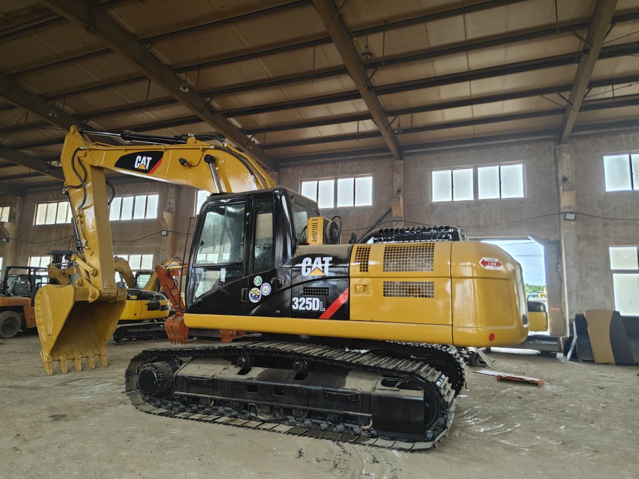 CATERPILLAR 325D - موبايل كرين: صور 2 CATERPILLAR 325D - موبايل كرين: صور 2