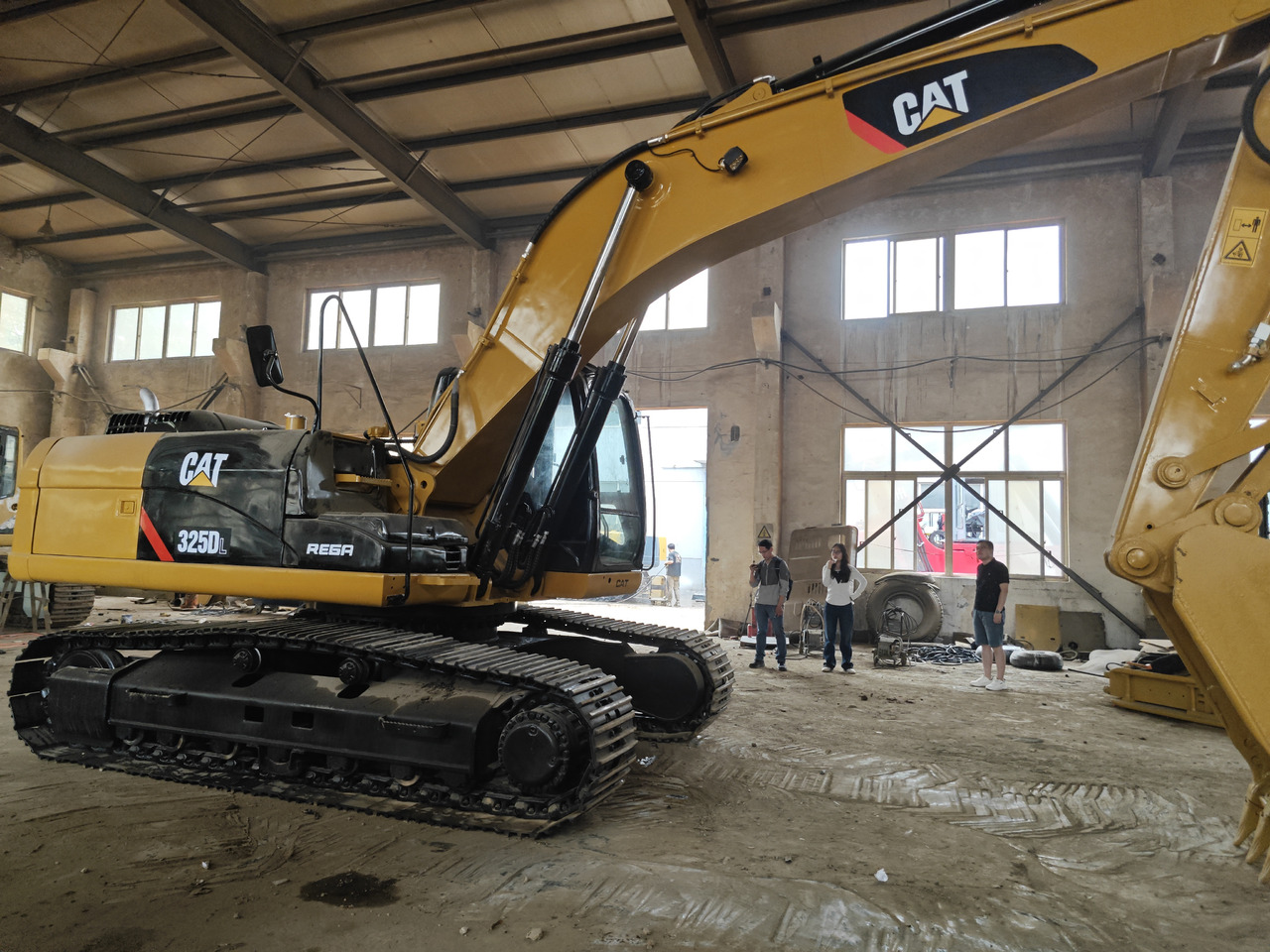 CATERPILLAR 325D - موبايل كرين: صور 5 CATERPILLAR 325D - موبايل كرين: صور 5
