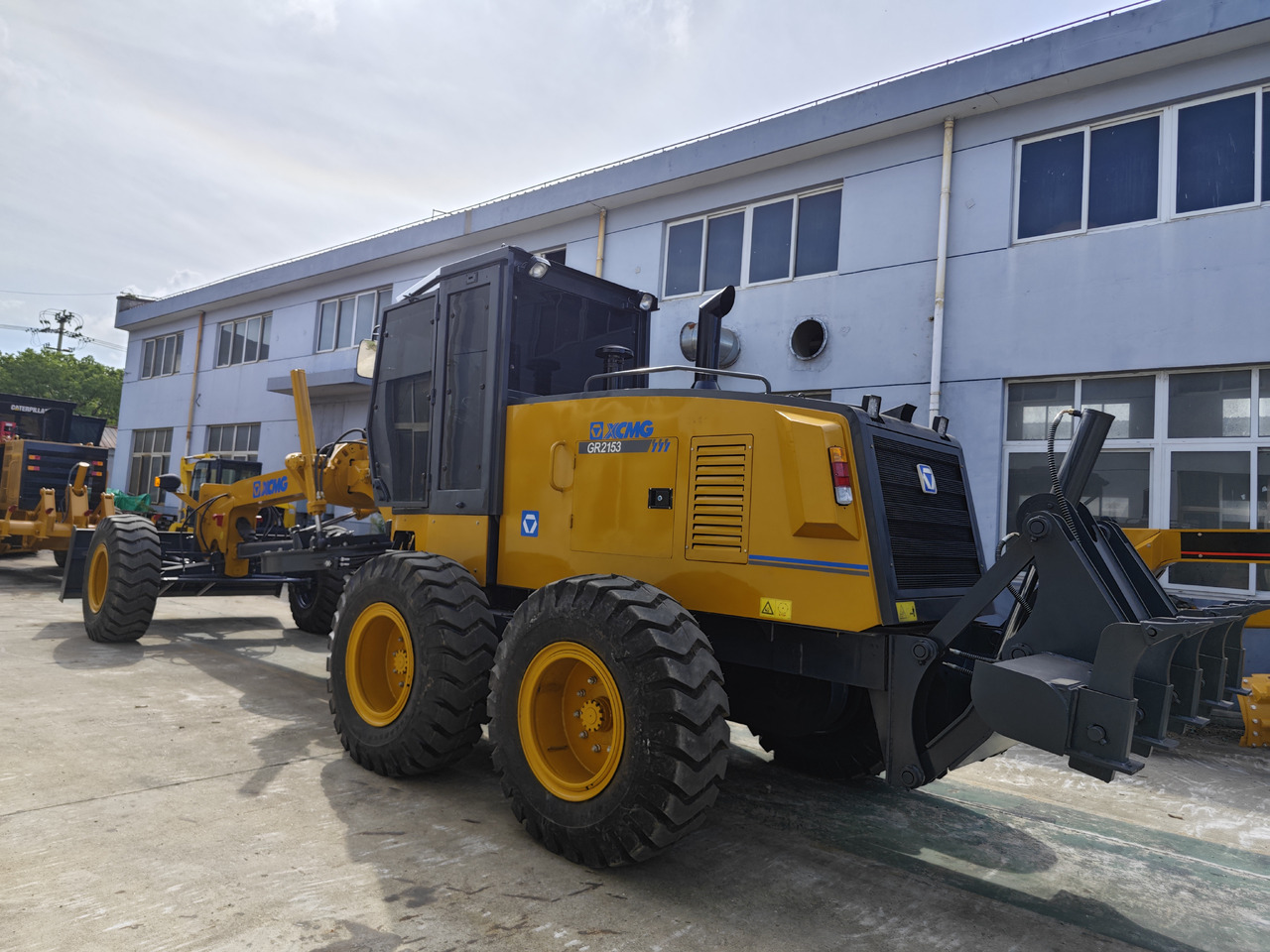 XCMG GR215 used motor grader - آلة تسوية الأرض: صور 4 XCMG GR215 used motor grader - آلة تسوية الأرض: صور 4