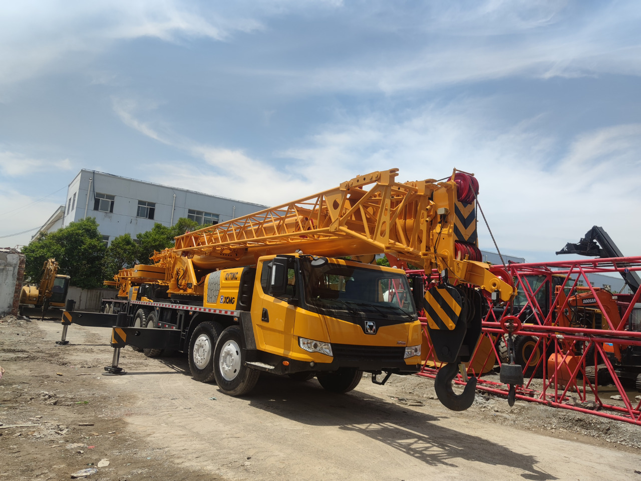 XCMG QY70K - رافعة لجميع التضاريس: صور 3 XCMG QY70K - رافعة لجميع التضاريس: صور 3