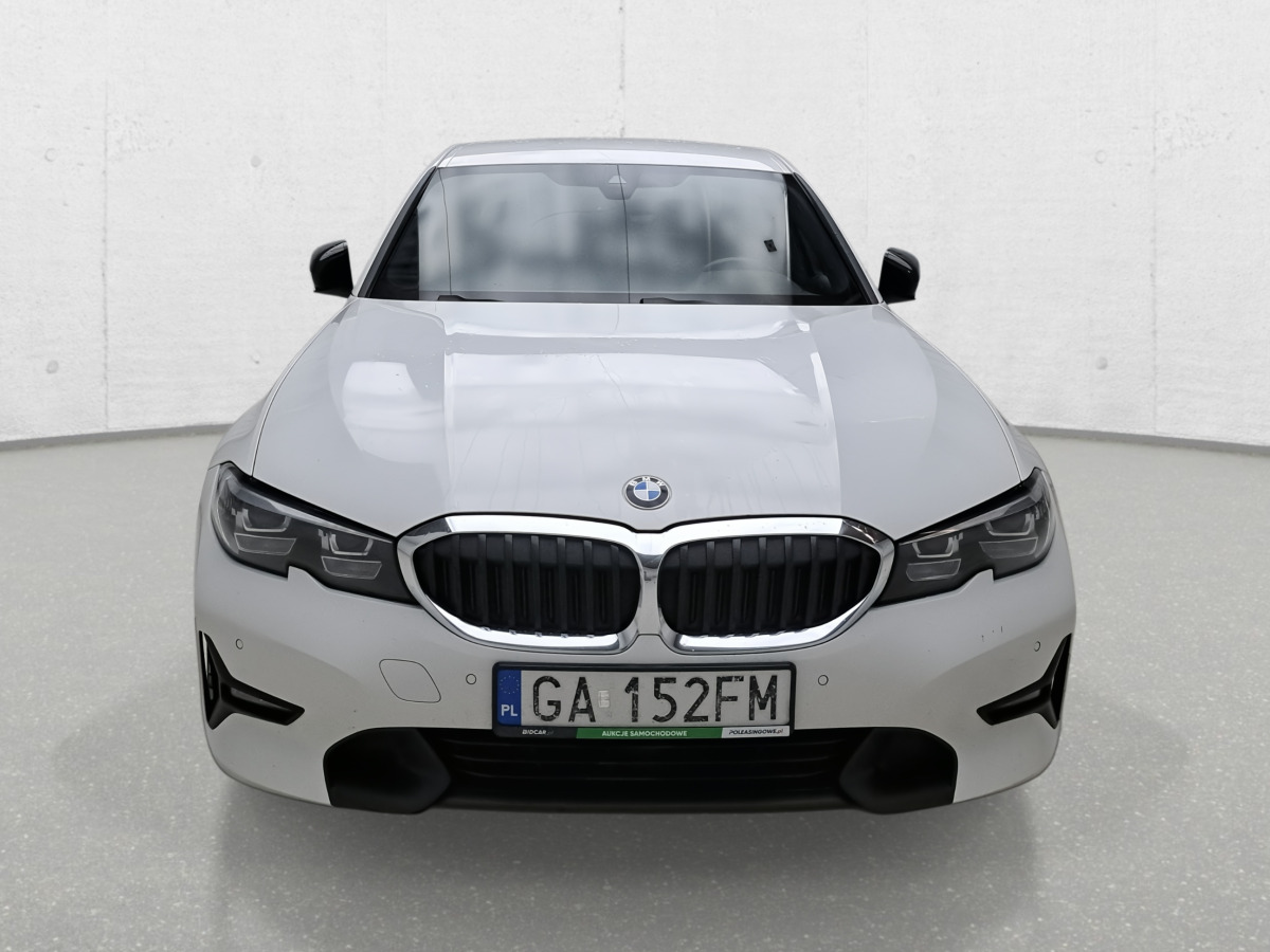 BMW 320I XDRIVE SEDAN - سيارة: صور 3 BMW 320I XDRIVE SEDAN - سيارة: صور 3