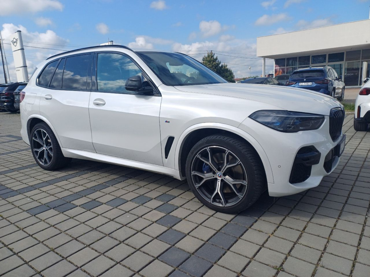 BMW X5 SUV - سيارة دفع رباعي: صور 1 BMW X5 SUV - سيارة دفع رباعي: صور 1