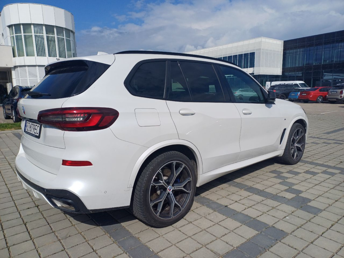 BMW X5 SUV - سيارة دفع رباعي: صور 3 BMW X5 SUV - سيارة دفع رباعي: صور 3