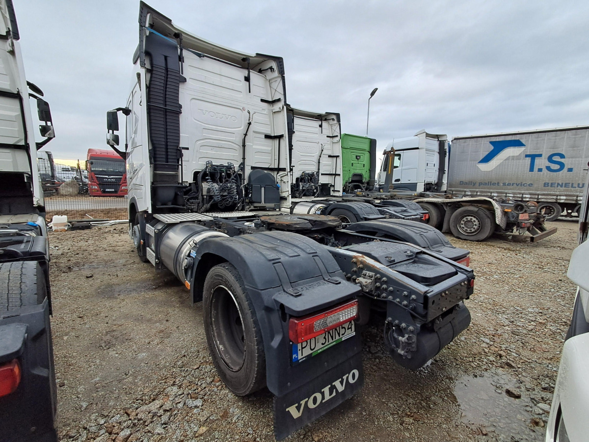 VOLVO FH 460 CIĄGNIK SIODŁOWY - شاحنة جرار: صور 4 VOLVO FH 460 CIĄGNIK SIODŁOWY - شاحنة جرار: صور 4