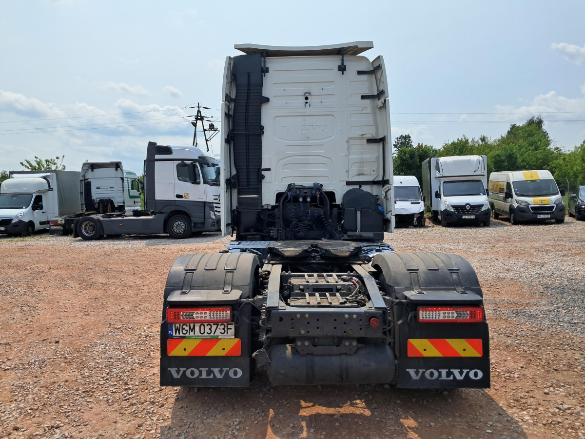 VOLVO FH CIĄGNIK SIODŁOWY - شاحنة جرار: صور 4 VOLVO FH CIĄGNIK SIODŁOWY - شاحنة جرار: صور 4