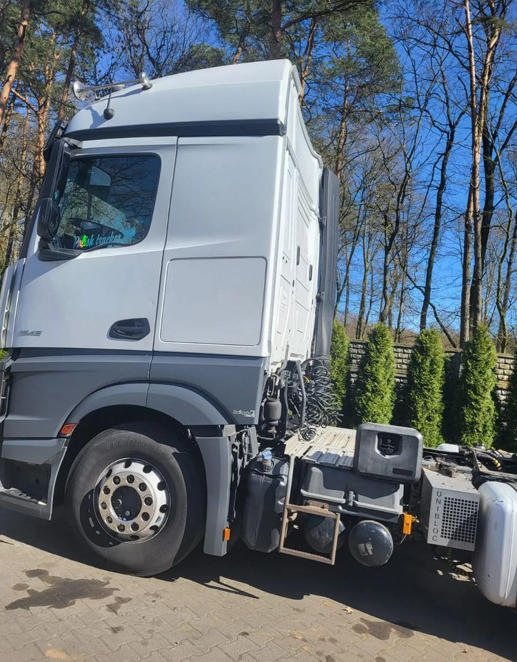 Mercedes-Benz Actros 1843 LS - شاحنة جرار: صور 3 Mercedes-Benz Actros 1843 LS - شاحنة جرار: صور 3