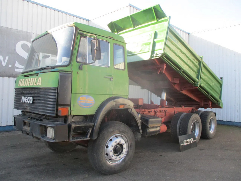 Iveco Magirus Deutz , 320 M 26 FK , V8 , ZF Manual , 3Way tipper , Spring suspension , Drum brakes - قلابات: صور 1 Iveco Magirus Deutz , 320 M 26 FK , V8 , ZF Manual , 3Way tipper , Spring suspension , Drum brakes - قلابات: صور 1