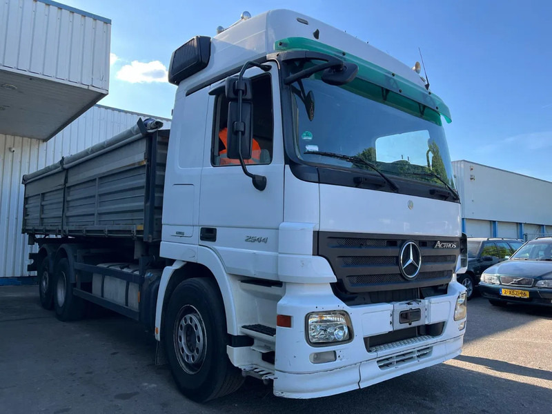 Mercedes-Benz Actros 2544 , MP2 -MP3 , 6x2 , 3 Way Tipper - قلابات: صور 4 Mercedes-Benz Actros 2544 , MP2 -MP3 , 6x2 , 3 Way Tipper - قلابات: صور 4