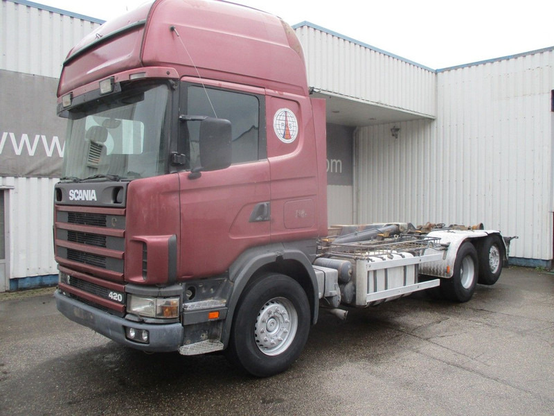 Interior photo 2: شاحنة ذات الخطاف Scania R124-420 6x2 , Manual , Intarder , Airco , haakarm truck