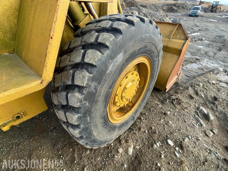 اللودر بعجل 1978 Cat 920 hjullaster med skuffe - Vekt: 10400 kg. - 9609 timer.: صور 17