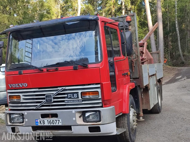 1986 Volvo FL616 4x2 Lastebil med kran Mannskapskurv Vinterdekk REPARASJONSOBJEKT - شاحنة كرين: صور 2 1986 Volvo FL616 4x2 Lastebil med kran Mannskapskurv Vinterdekk REPARASJONSOBJEKT - شاحنة كرين: صور 2