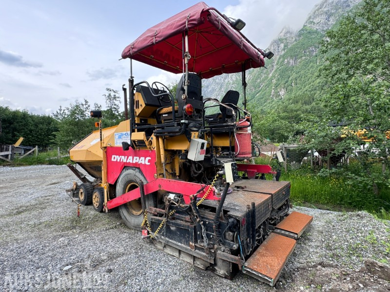 1995 Dynapac F8 - 4W - Asfaltutlegger - Gått 2921 timer - 1 Eier - معدات البناء: صور 3 1995 Dynapac F8 - 4W - Asfaltutlegger - Gått 2921 timer - 1 Eier - معدات البناء: صور 3