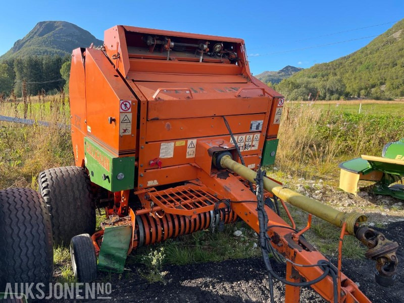 1999 Gallignani 3200 Rundballepresse selges som reparasjons objekt - الآلات والماكينات الزراعية: صور 1 1999 Gallignani 3200 Rundballepresse selges som reparasjons objekt - الآلات والماكينات الزراعية: صور 1