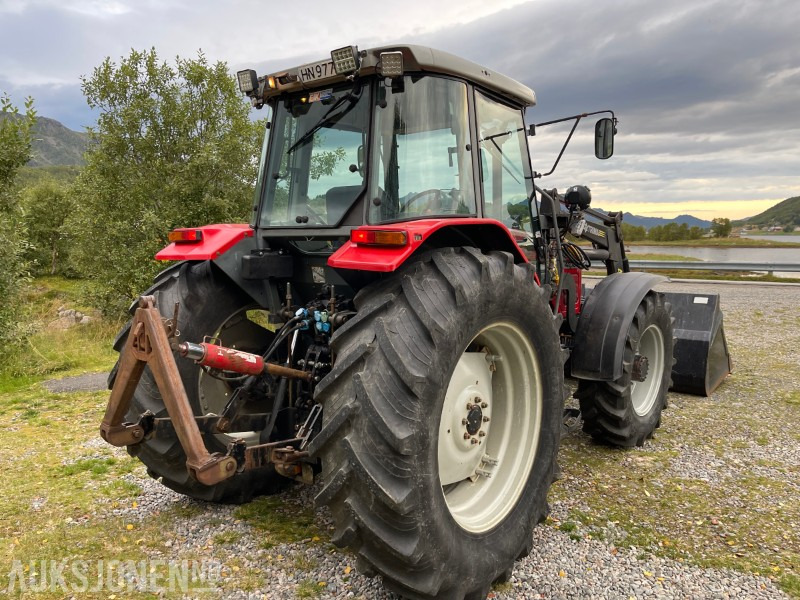1999 Massey Ferguson 4270 med Trima laster og snøskuffe *Kun 4969 Timer* - جرار: صور 5 1999 Massey Ferguson 4270 med Trima laster og snøskuffe *Kun 4969 Timer* - جرار: صور 5