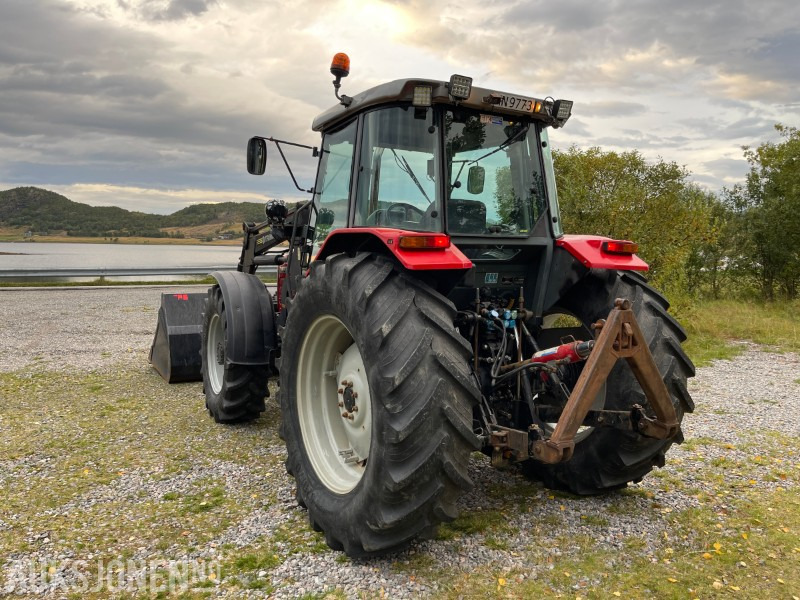 1999 Massey Ferguson 4270 med Trima laster og snøskuffe *Kun 4969 Timer* - جرار: صور 3 1999 Massey Ferguson 4270 med Trima laster og snøskuffe *Kun 4969 Timer* - جرار: صور 3