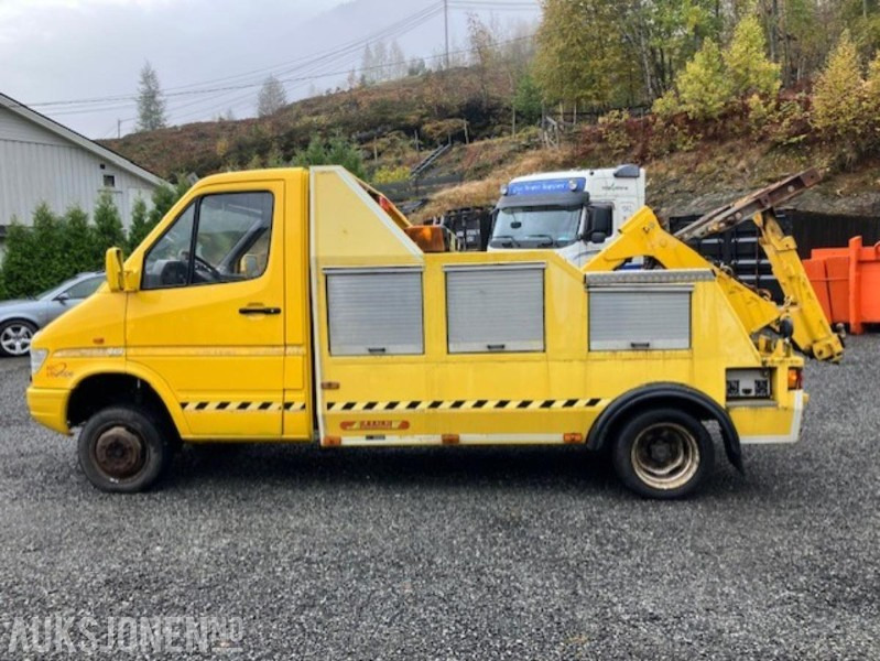 1999 Mercedes-Benz Sprinter 412 4x4 Redningsbil med briller og vinsj - المطافئ: صور 4 1999 Mercedes-Benz Sprinter 412 4x4 Redningsbil med briller og vinsj - المطافئ: صور 4