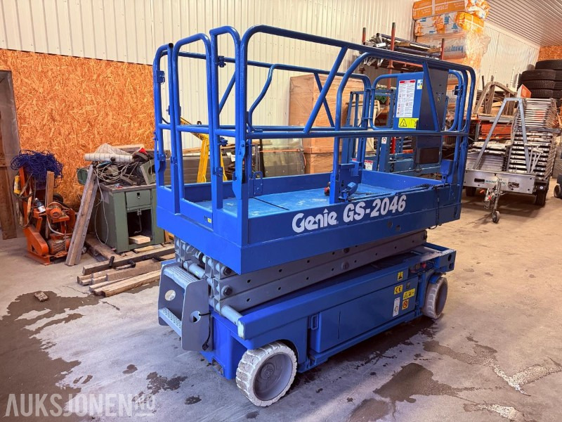 2000 Genie GS-2046 - Sakselift - 1961kg - Uttrekk barplate - منصات هيدروليكية متنقلة: صور 5 2000 Genie GS-2046 - Sakselift - 1961kg - Uttrekk barplate - منصات هيدروليكية متنقلة: صور 5