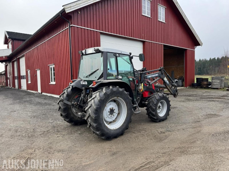 2001 Massey Ferguson 2230-4 m/Trima 320 Professional laster, 1171 timer, servicehistorikk, fremstår som godt vedlikeholdt - جرار: صور 4 2001 Massey Ferguson 2230-4 m/Trima 320 Professional laster, 1171 timer, servicehistorikk, fremstår som godt vedlikeholdt - جرار: صور 4