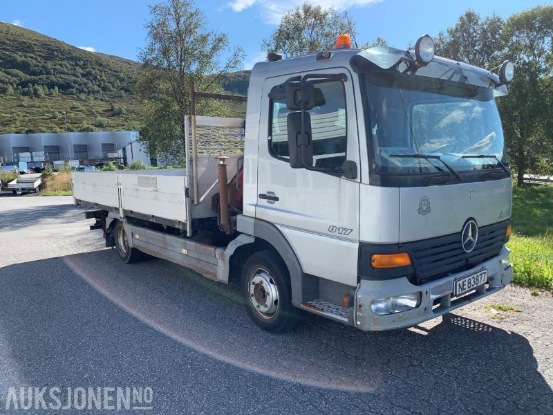 2001 Mercedes-Benz 817L/36AT - 7500 kg - Liten lastebil med kran - شاحنات مسطحة: صور 2 2001 Mercedes-Benz 817L/36AT - 7500 kg - Liten lastebil med kran - شاحنات مسطحة: صور 2