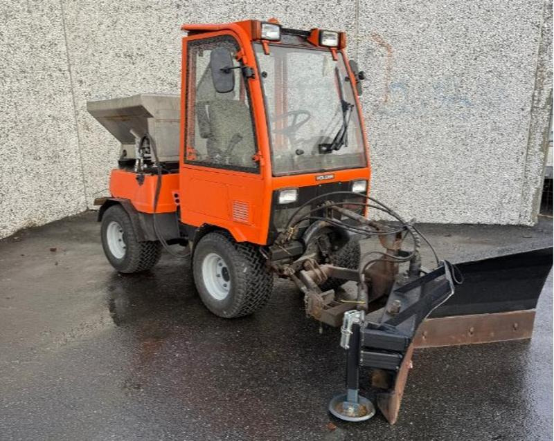 2002 Holder C240 Traktorregistrert redskapsbærer med 4x4 brøyteskjær og strøer - سيارة بلدية: صور 3 2002 Holder C240 Traktorregistrert redskapsbærer med 4x4 brøyteskjær og strøer - سيارة بلدية: صور 3