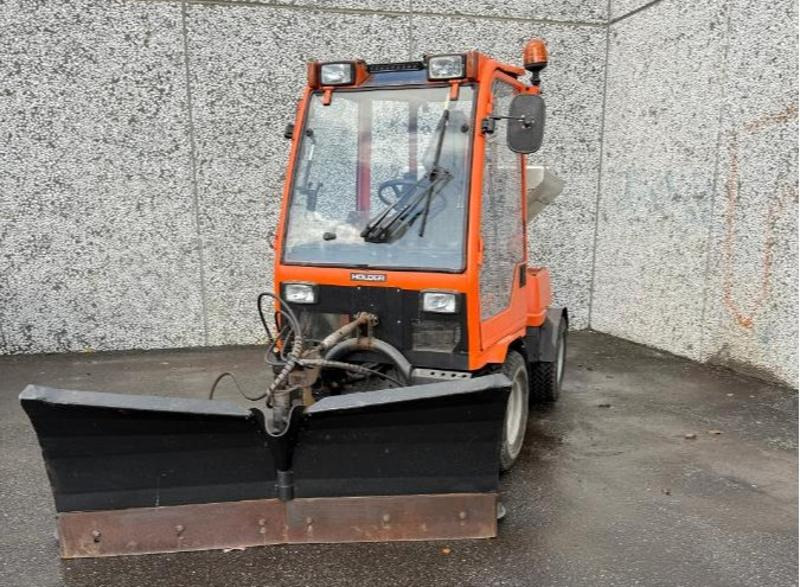 2002 Holder C240 Traktorregistrert redskapsbærer med 4x4 brøyteskjær og strøer - سيارة بلدية: صور 4 2002 Holder C240 Traktorregistrert redskapsbærer med 4x4 brøyteskjær og strøer - سيارة بلدية: صور 4