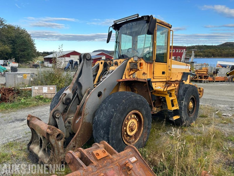 2002 Volvo L90D hjullaster – 17 tonn // Helgummihjul // Sentralsmøring - اللودر بعجل: صور 1 2002 Volvo L90D hjullaster – 17 tonn // Helgummihjul // Sentralsmøring - اللودر بعجل: صور 1