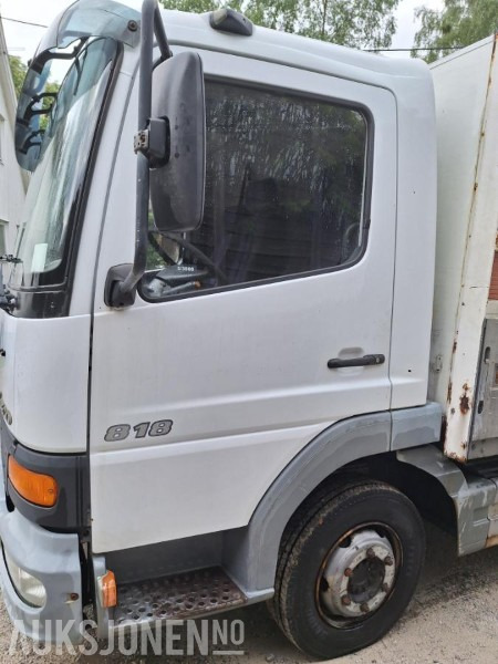 2003 Mercedes-Benz ATEGO 818 planbil 237.000km - شاحنات مسطحة: صور 3 2003 Mercedes-Benz ATEGO 818 planbil 237.000km - شاحنات مسطحة: صور 3