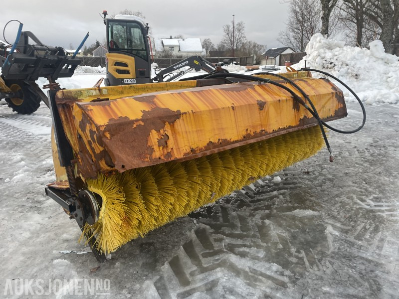 2003 Tellefsdal Feiekost 200 cm m/ hydraulisk og BM-feste - معدات البناء: صور 1 2003 Tellefsdal Feiekost 200 cm m/ hydraulisk og BM-feste - معدات البناء: صور 1