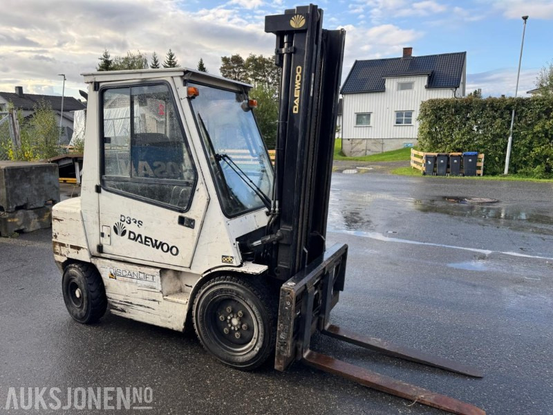 2004 Daewoo D335-3 truck - معدات المناولة: صور 4 2004 Daewoo D335-3 truck - معدات المناولة: صور 4