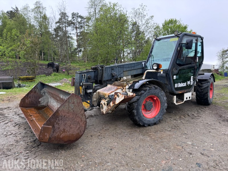 2005 Bobcat T35120SL Teleskoptruck / Teleskoplaster - 4x4x4 - avvatringssylinder - Støttelabber - Hydraulisk redskapslås - Jibb - Skuffe - 2 stk pallegafler - رافعة تلسكوبية: صور 1 2005 Bobcat T35120SL Teleskoptruck / Teleskoplaster - 4x4x4 - avvatringssylinder - Støttelabber - Hydraulisk redskapslås - Jibb - Skuffe - 2 stk pallegafler - رافعة تلسكوبية: صور 1