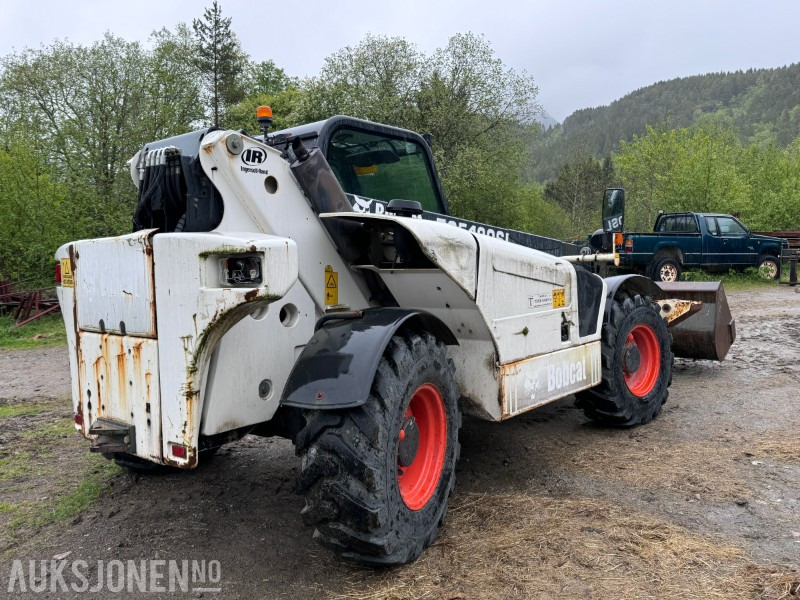 2005 Bobcat T35120SL Teleskoptruck / Teleskoplaster - 4x4x4 - avvatringssylinder - Støttelabber - Hydraulisk redskapslås - Jibb - Skuffe - 2 stk pallegafler - رافعة تلسكوبية: صور 4 2005 Bobcat T35120SL Teleskoptruck / Teleskoplaster - 4x4x4 - avvatringssylinder - Støttelabber - Hydraulisk redskapslås - Jibb - Skuffe - 2 stk pallegafler - رافعة تلسكوبية: صور 4