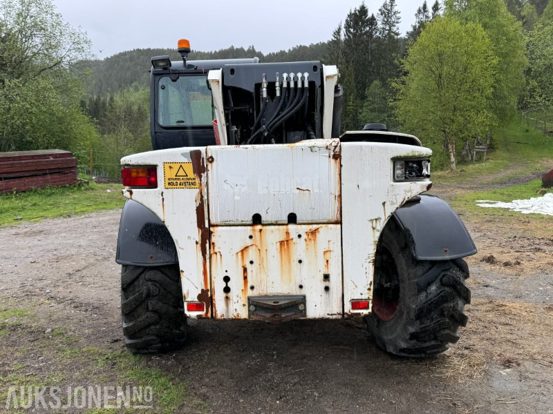 2005 Bobcat T35120SL Teleskoptruck / Teleskoplaster - 4x4x4 - avvatringssylinder - Støttelabber - Hydraulisk redskapslås - Jibb - Skuffe - 2 stk pallegafler - رافعة تلسكوبية: صور 5 2005 Bobcat T35120SL Teleskoptruck / Teleskoplaster - 4x4x4 - avvatringssylinder - Støttelabber - Hydraulisk redskapslås - Jibb - Skuffe - 2 stk pallegafler - رافعة تلسكوبية: صور 5