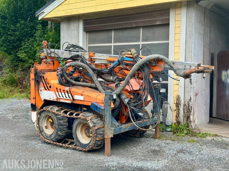 2005 Tamrock Commando 120 Borerigg - Slagtimer: 5481 - آلة حفر: صور 3 2005 Tamrock Commando 120 Borerigg - Slagtimer: 5481 - آلة حفر: صور 3